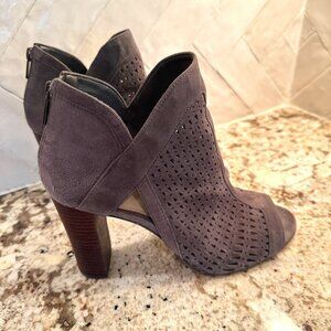 Vince Camuto Cranita Gray Suede Block Heel Ankle Booties Peep Toe Size 9.5 M